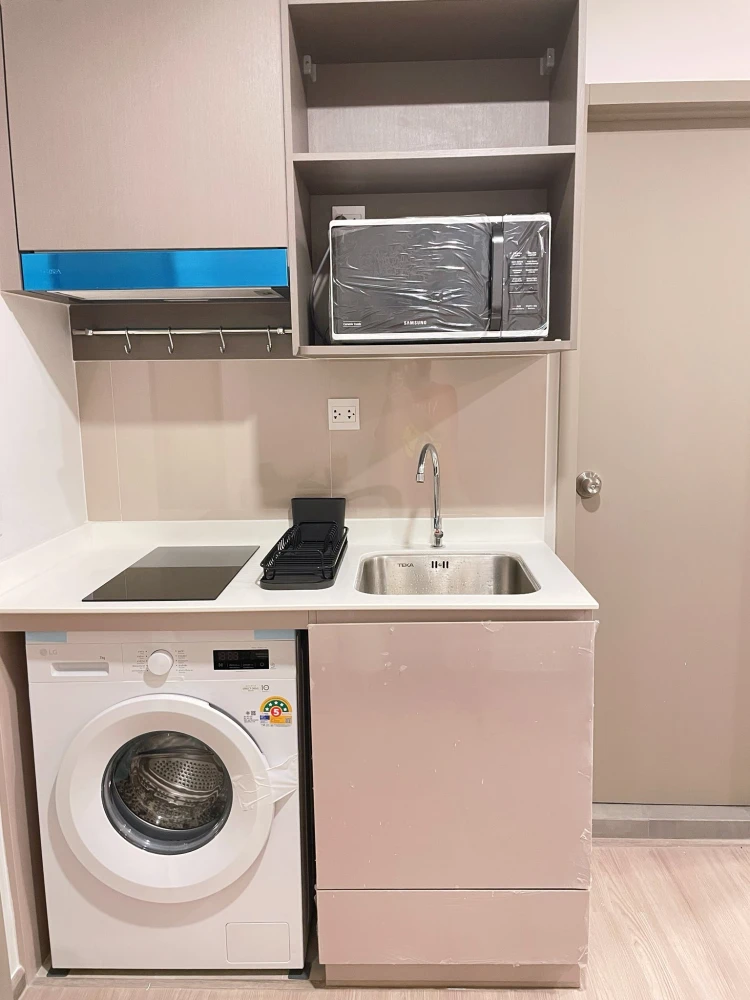 ให้เช่าห้อง Aspire Sukhumvit-Rama4 ห้อง Studio Style Minimal Muji วิวสระว่ายน้ำวิวเมือง บรรยากาศดีมาก จองเลย