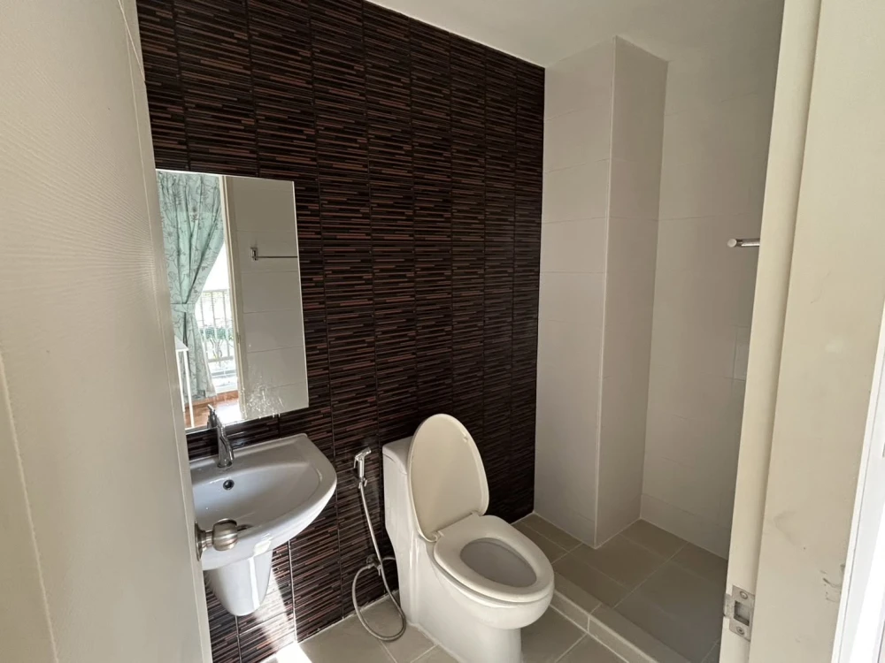ให้เช่า ขาย The Trust Condo Nakornpathom ห้องชั้น 1 เฟอร์นิเจอร์ครบครัน หิ้วกระเป๋าเข้าอยู่ได้เลยจ้า