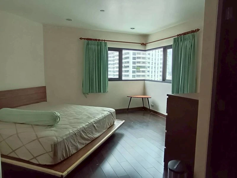 ให้เช่า คอนโดมิเนียม สาธร การ์เดนส์ ชั้น 18  พร้อมระเบียงชมวิวเมืองสุดอลังการ ใกล้รถไฟฟ้า พร้อมเข้าอยู่!!!