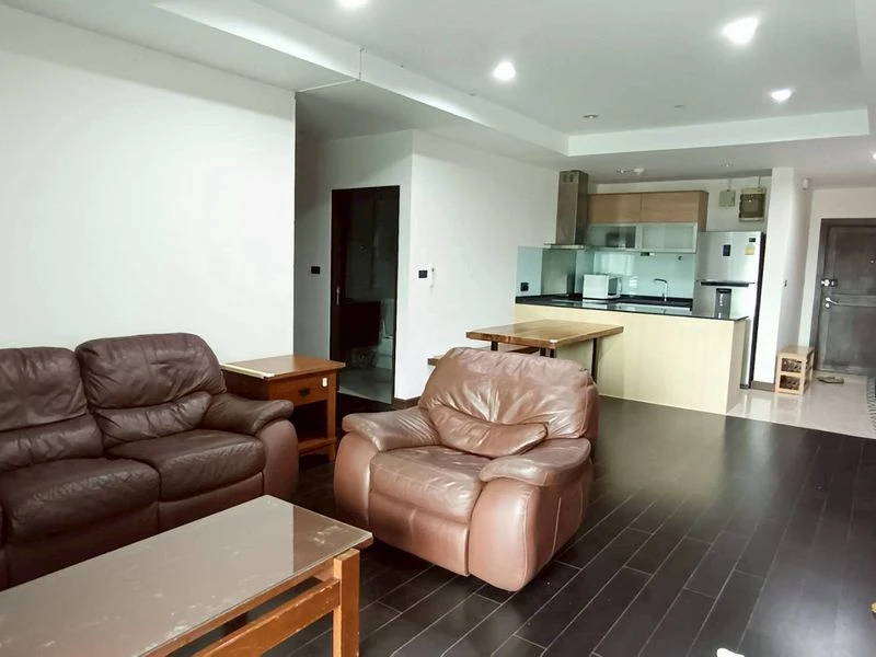 ให้เช่า คอนโดมิเนียม สาธร การ์เดนส์ ชั้น 18  พร้อมระเบียงชมวิวเมืองสุดอลังการ ใกล้รถไฟฟ้า พร้อมเข้าอยู่!!!