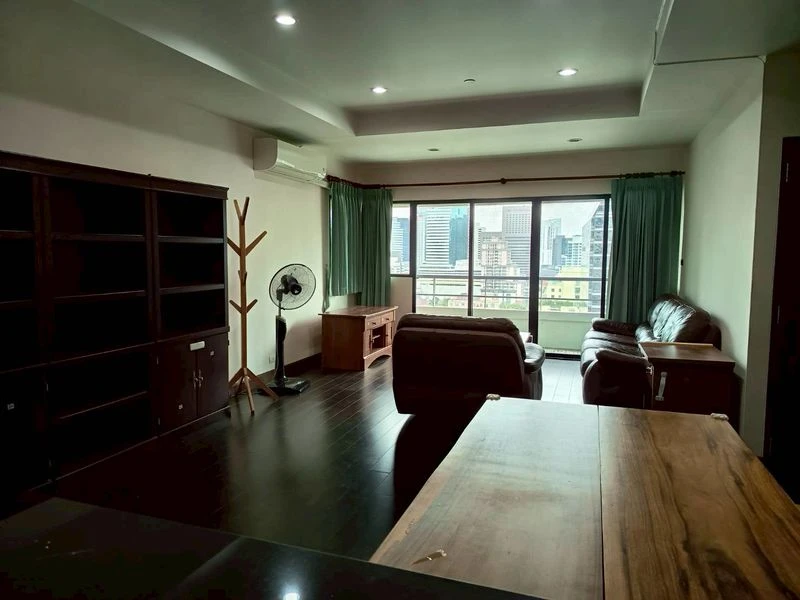 ให้เช่า คอนโดมิเนียม สาธร การ์เดนส์ ชั้น 18  พร้อมระเบียงชมวิวเมืองสุดอลังการ ใกล้รถไฟฟ้า พร้อมเข้าอยู่!!!