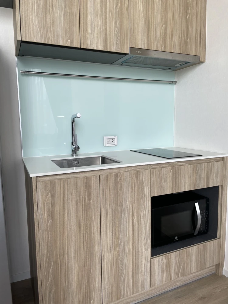 ให้เช่า คอนโดไซมิส 87 เป็นแบบ Duplex ขนาด 40 ตรม.  ใกล้ BTS อ่อนนุช เพียง 350 เมตร ตกแต่งพร้อมอยู่ พร้อมเครื่องใช้ไฟฟ้าครบครัน