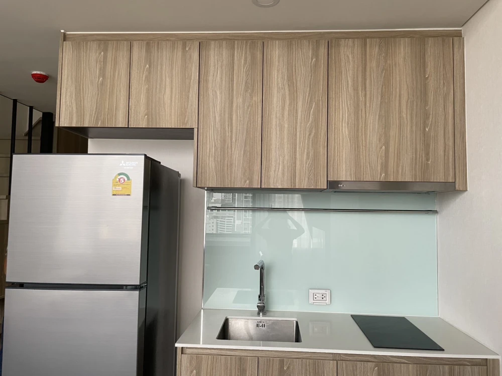 ให้เช่า คอนโดไซมิส 87 เป็นแบบ Duplex ขนาด 40 ตรม.  ใกล้ BTS อ่อนนุช เพียง 350 เมตร ตกแต่งพร้อมอยู่ พร้อมเครื่องใช้ไฟฟ้าครบครัน