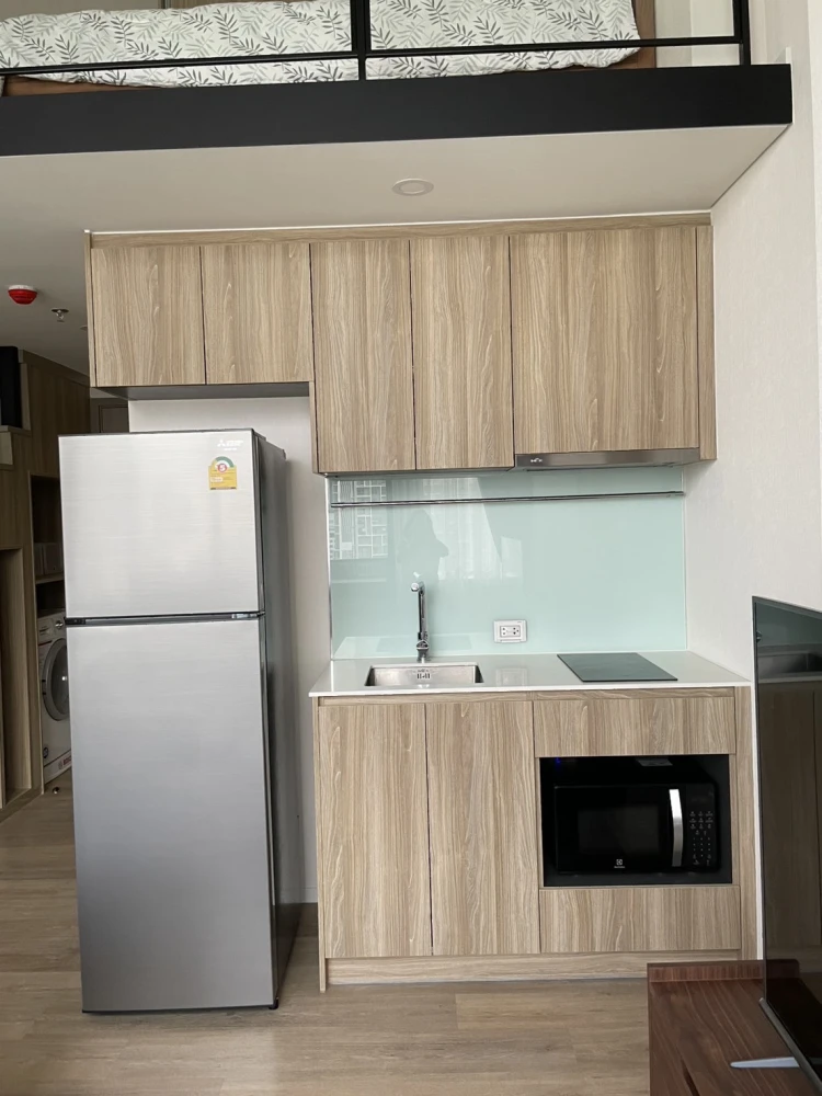 ให้เช่า คอนโดไซมิส 87 เป็นแบบ Duplex ขนาด 40 ตรม.  ใกล้ BTS อ่อนนุช เพียง 350 เมตร ตกแต่งพร้อมอยู่ พร้อมเครื่องใช้ไฟฟ้าครบครัน