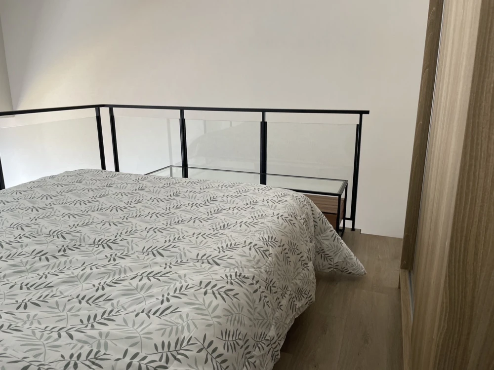 ให้เช่า คอนโดไซมิส 87 เป็นแบบ Duplex ขนาด 40 ตรม.  ใกล้ BTS อ่อนนุช เพียง 350 เมตร ตกแต่งพร้อมอยู่ พร้อมเครื่องใช้ไฟฟ้าครบครัน