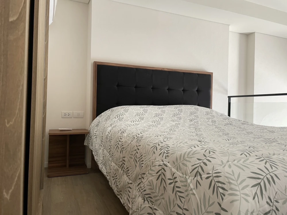 ให้เช่า คอนโดไซมิส 87 เป็นแบบ Duplex ขนาด 40 ตรม.  ใกล้ BTS อ่อนนุช เพียง 350 เมตร ตกแต่งพร้อมอยู่ พร้อมเครื่องใช้ไฟฟ้าครบครัน