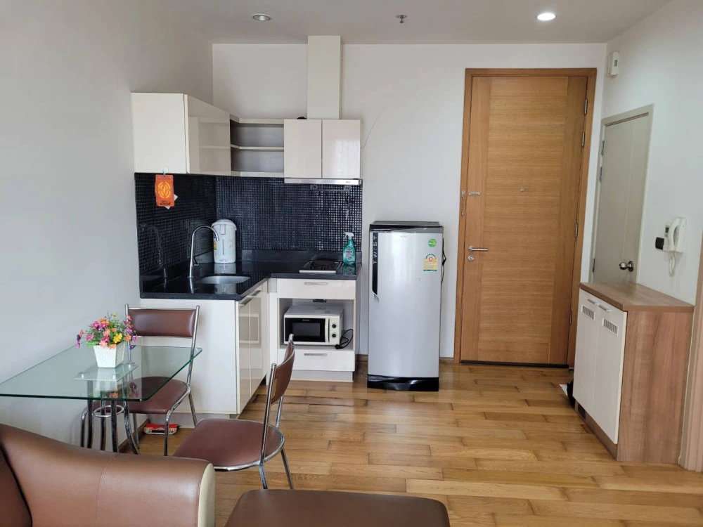 ให้เช่า คอนโด ฟิวส์ สาทร-ตากสิน  ห้องขนาดกว้าง สไตล์โมเดิร์น พร้อมเครื่องใช้ไฟฟ้าครบเซ็ท รีบจองเลย