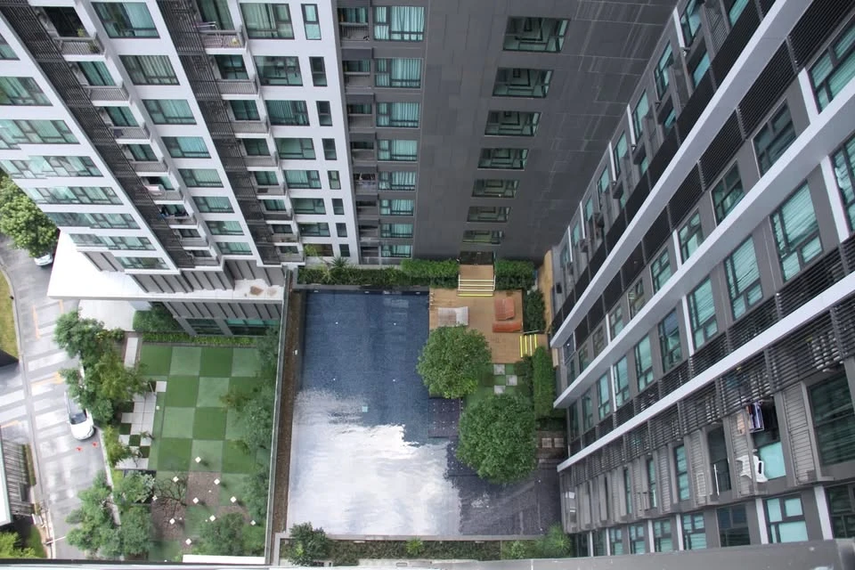 ขาย ให้เช่า!! คอนโด ริทึ่ม สุขุมวิท 36-38 ชั้น 20 ห้องมุม เฟอร์นิเจอร์ครบครัน หิ้วกระเป๋าเข้าอยู่ได้ทันที จองเลย!!