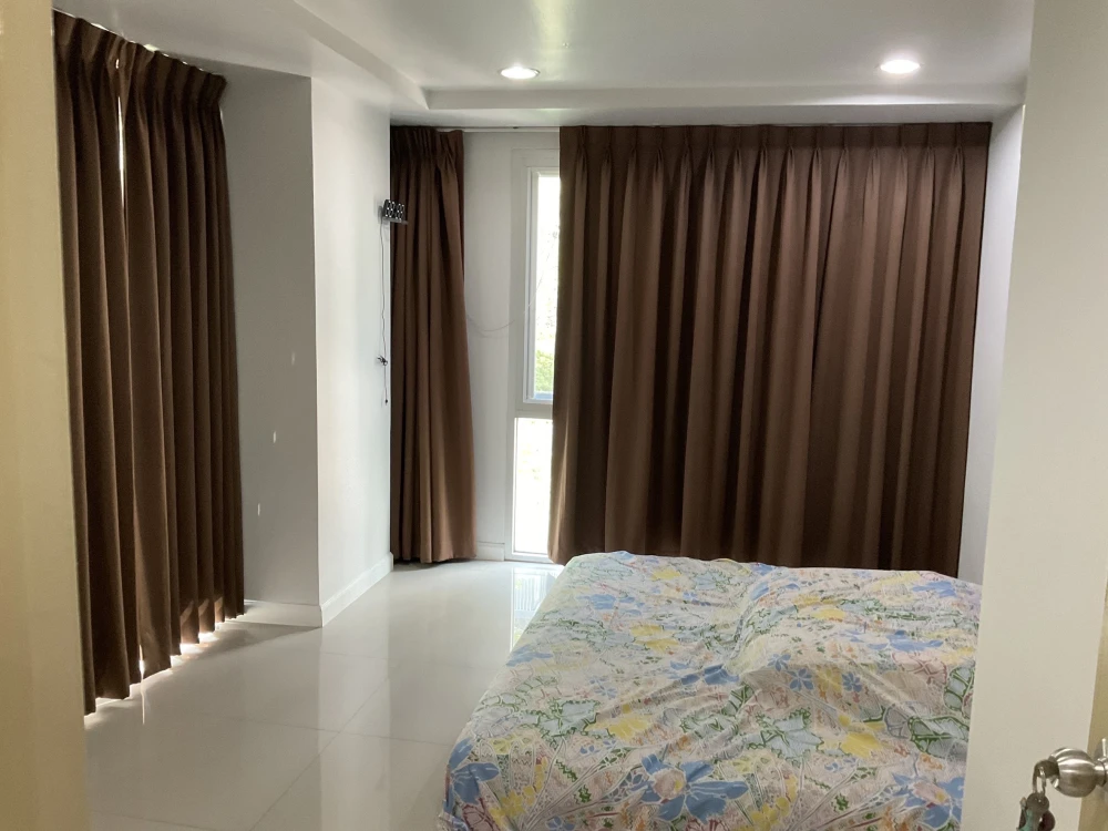 ให้เช่า!! คอนโด รีสอร์ทต้า เย็นอากาศ ชั้น 3 ตึก B ห้องมุม ฝั่งสวนนิติ ห้องสวย เดินทางสะดวก ห้ามพลาด!!