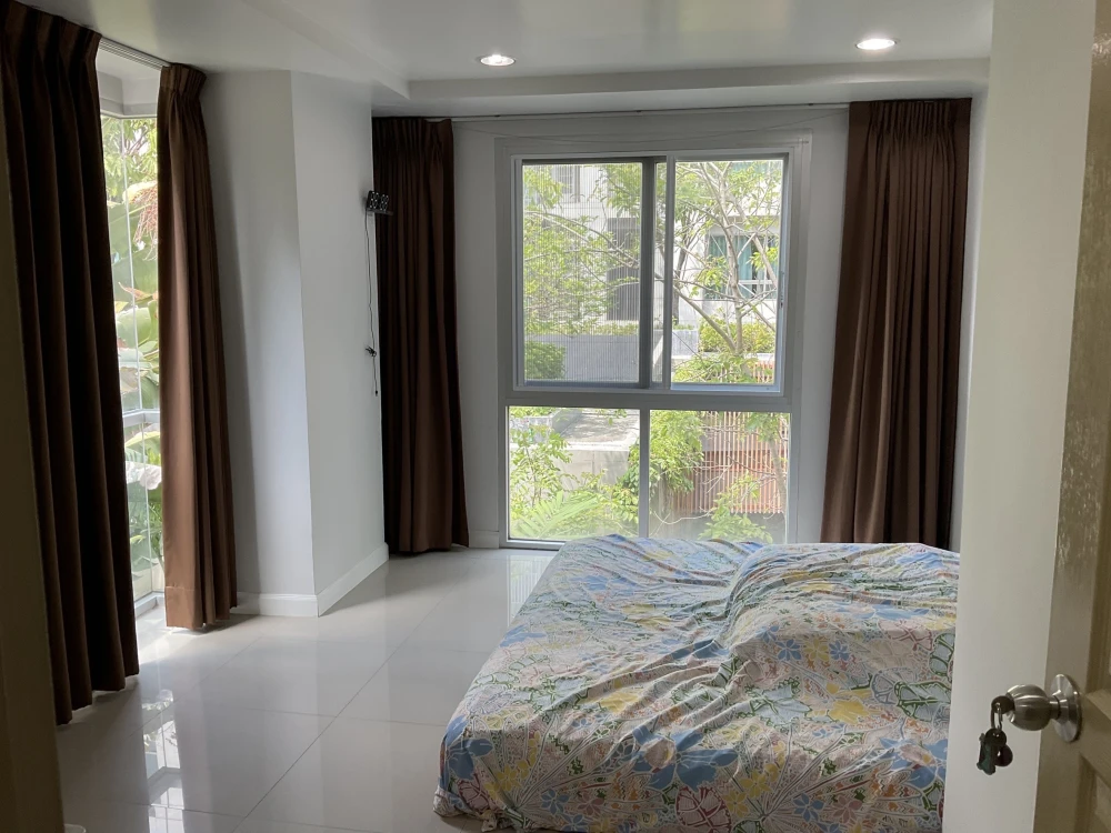 ให้เช่า!! คอนโด รีสอร์ทต้า เย็นอากาศ ชั้น 3 ตึก B ห้องมุม ฝั่งสวนนิติ ห้องสวย เดินทางสะดวก ห้ามพลาด!!