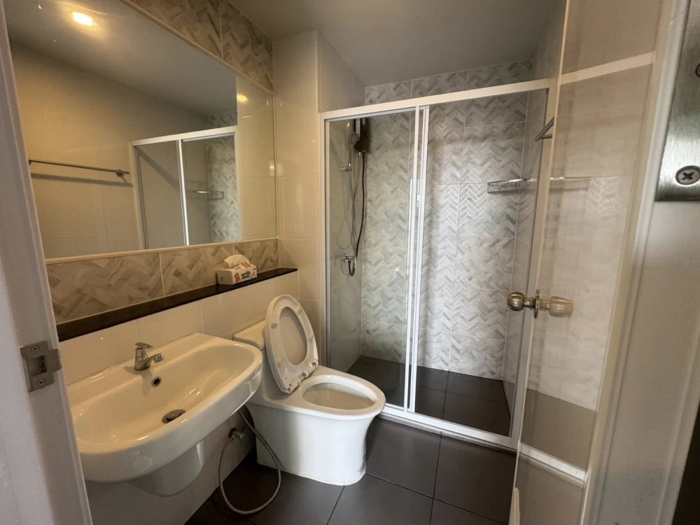 ให้เช่า คอนโด รีเจ้นท์ โฮม วุฒากาศ ห้องน่าอยู่ ชั้นสูง วิวโล่งสวย ไม่มีตึกบัง  มาพร้อมสิ่งอำนวยความสะดวก จองเลย