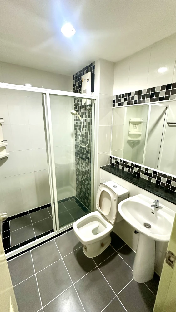 ให้เช่า คอนโด รีเจ้นท์ โฮม 22 สุขุมวิท 85 พร้อมเฟอร์นิเจอร์ครบ เดินเท้าไป BTS ได้สบาย จองเลยย