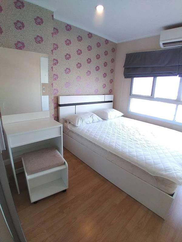 Condo for rent, Lumpini Park Pinklao, room with good wallpaper, great price, complete in one place, hurry and reserve now.