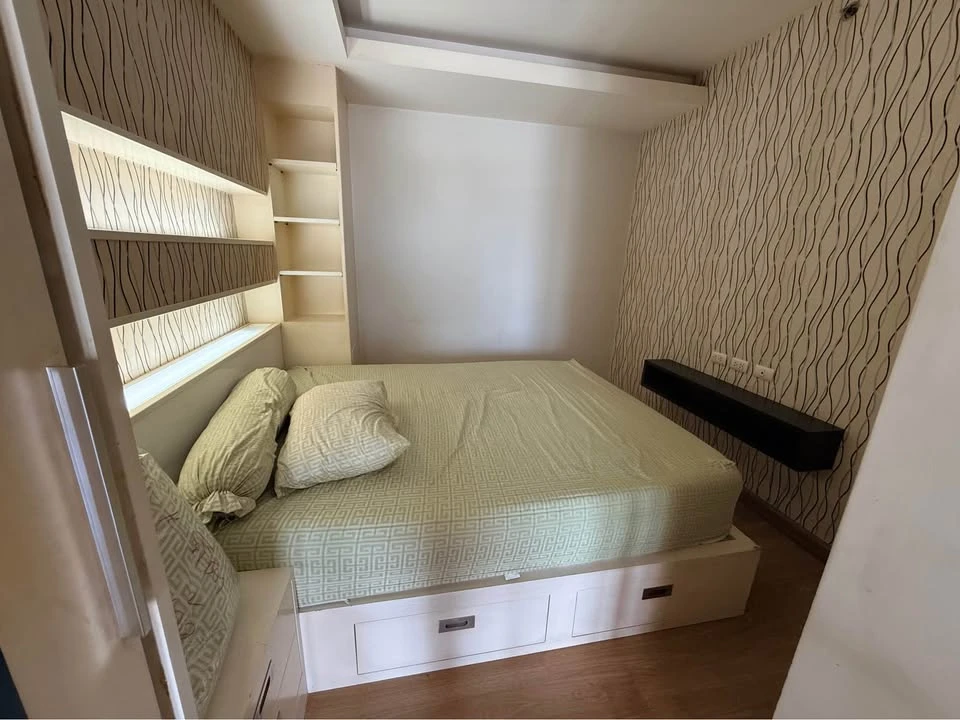 For rent: Supalai Park Tiwanon condo. Spacious and comfortable unit on a high floor with good ventilation. Great price! Book now!