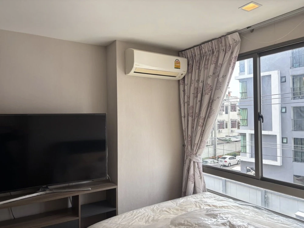 ให้เช่า คอนโด เมโทรลักซ์ รัชดา ห้องพร้อมอยู่ ชั้นไม่สูง เฟอร์พร้อม หิ้วกระเป๋ามาได้เลย+++