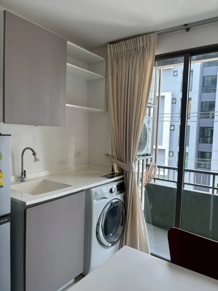 ให้เช่า คอนโด เมโทรลักซ์ รัชดา ห้องพร้อมอยู่ ชั้นไม่สูง เฟอร์พร้อม หิ้วกระเป๋ามาได้เลย+++