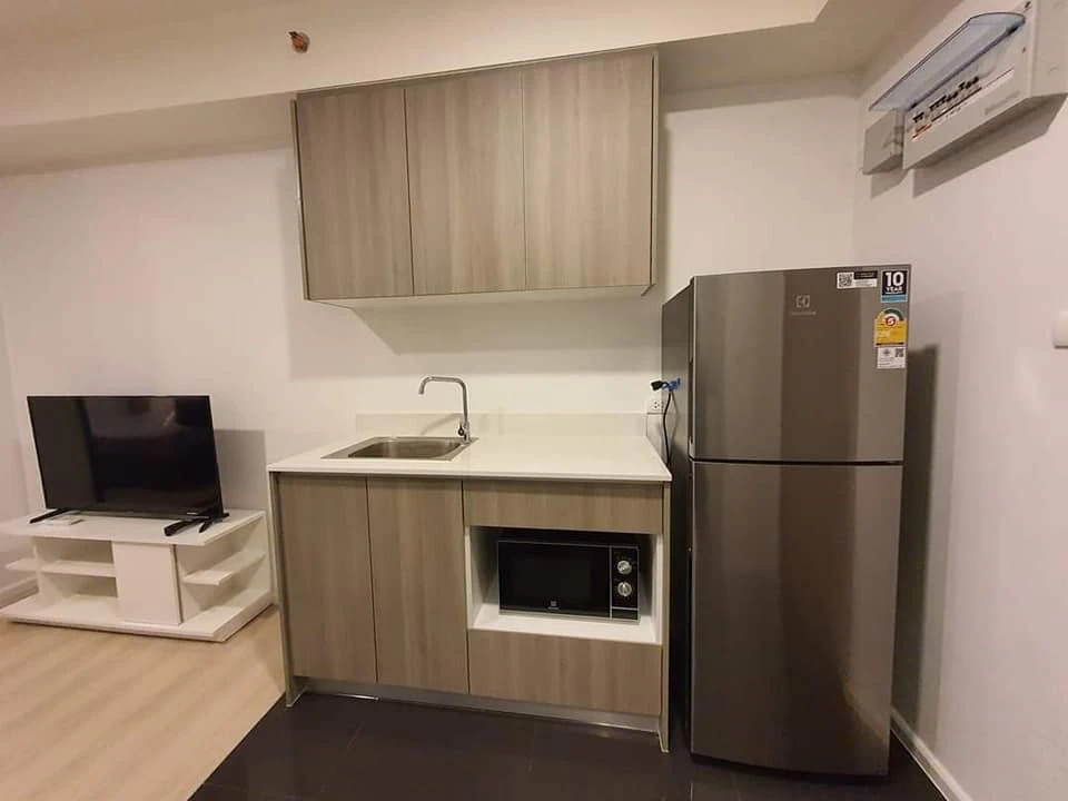 ให้เช่า คอนโด เอ สเปซ เมกา  ชั้นสูง วิวสวย มีความเป็นส่วนตัว เฟอร์แและเครื่องใช้ไฟฟ้าครบ