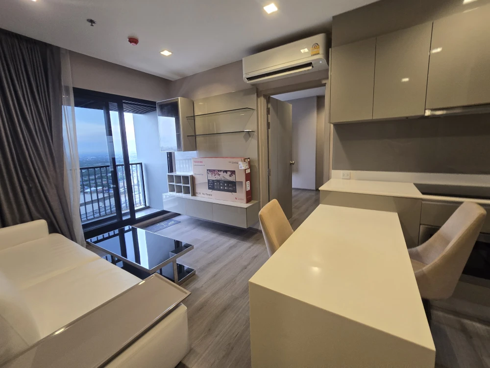 ให้เช่า คอนโด โพลิแทน รีฟ ห้องชั้นสูง มาพร้อมกับสิ่งอำนวยความสะดวกที่ครบครัน วิวแม่น้ำ หิ้วกระเป๋าใบเดียวอยู่ได้เลย รีบจองก่อนพลาด!!