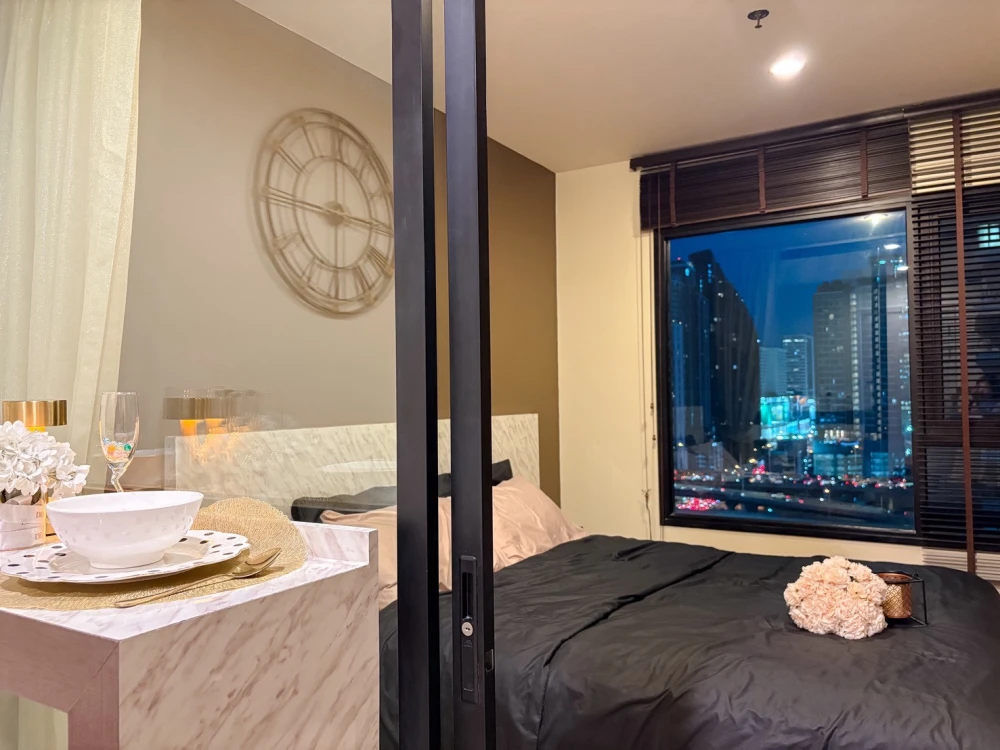 ให้เช่า คอนโด ไลฟ์ อโศก วิวสระว่ายน้ำ ทำเลดี เฟอร์นิเจอร์พร้อมเข้าอยู่ จองเลย!!