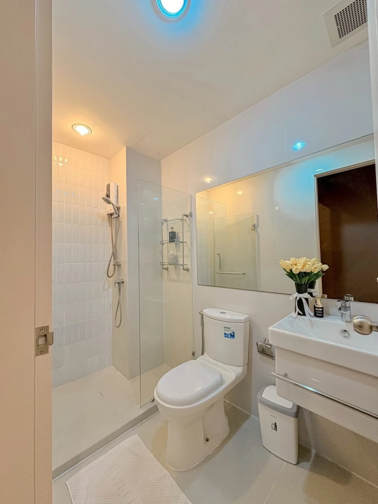 ให้เช่า คอนโด ไลฟ์ อโศก วิวสระว่ายน้ำ ทำเลดี เฟอร์นิเจอร์พร้อมเข้าอยู่ จองเลย!!