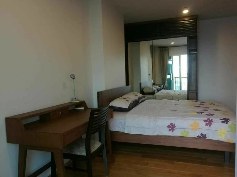 ให้เช่า คอนโด ไฮฟ์ ตากสิน  พร้อมอยู่ ใกล้ BTS วงเวียนใหญ่