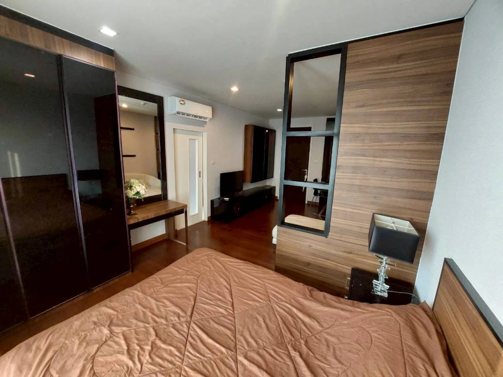 ให้เช่า คอนโด Ivy ทองหล่อ ห้องกว้างขวาง มาพร้อมพื้นที่ใช้สอยจุใจ  ติดwallpaper อย่างดี ทั้งห้อง รีบย้าย