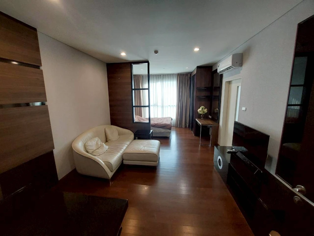 ให้เช่า คอนโด Ivy ทองหล่อ ห้องกว้างขวาง มาพร้อมพื้นที่ใช้สอยจุใจ  ติดwallpaper อย่างดี ทั้งห้อง รีบย้าย