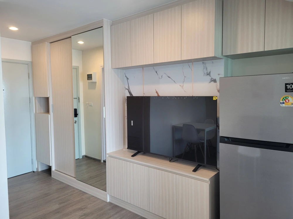 ให้เช่า คอนโด Regent Home บางนา ตกแต่ง built in ห้องนั่งเล่นและครัว เฟอร์นิเจอร์ครบ ไม่จองแล้วจะเสียดาย