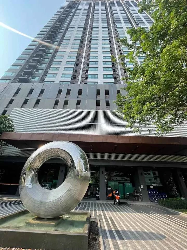 ให้เช่า คอนโด: The Stage Taopun Interchange ห้องน่าอยู่ ติอวอลเปเปอร์อย่างดี ราคาคุ้ม จองลย อย่าพลาด