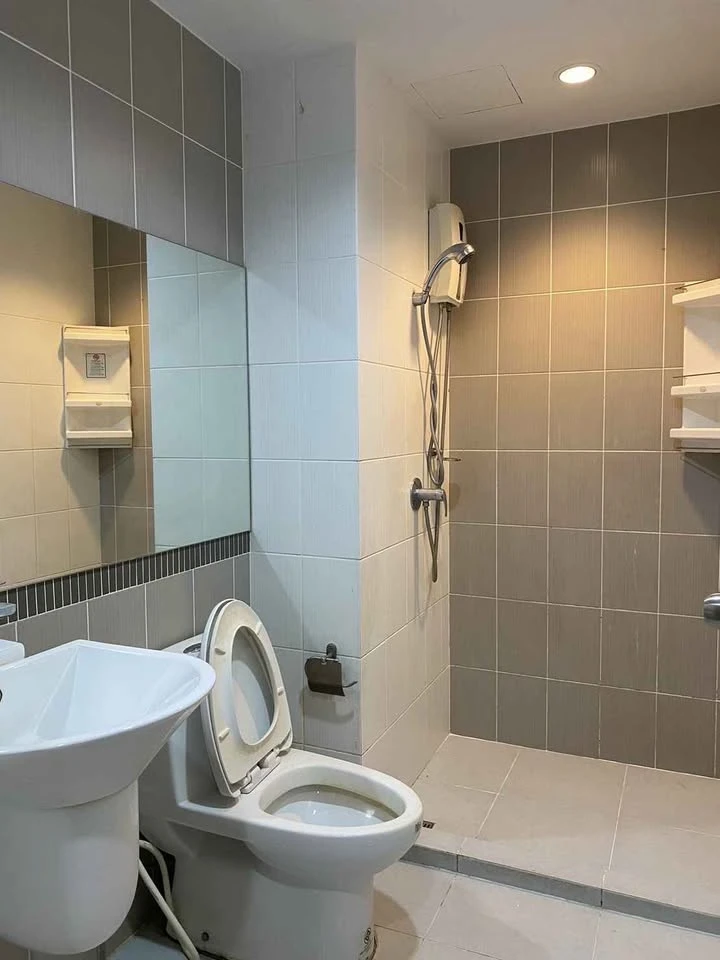 ให้เช่า คอนโด: The Stage Taopun Interchange ห้องน่าอยู่ ติอวอลเปเปอร์อย่างดี ราคาคุ้ม จองลย อย่าพลาด