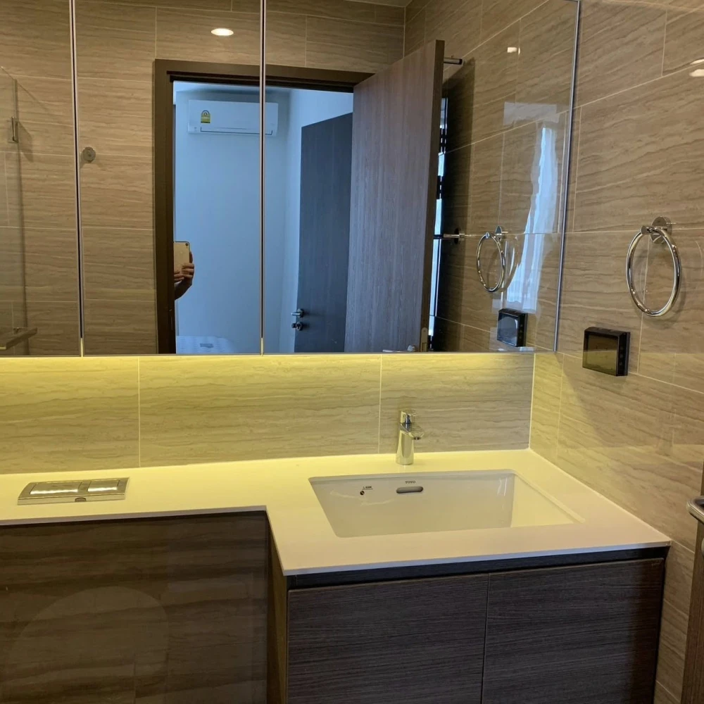 ให้เช่า คอนโด Whizdom Essence  ห้องพร้อมอยู่ เฟอร์พร้อม กว้างขวาง จองเลย