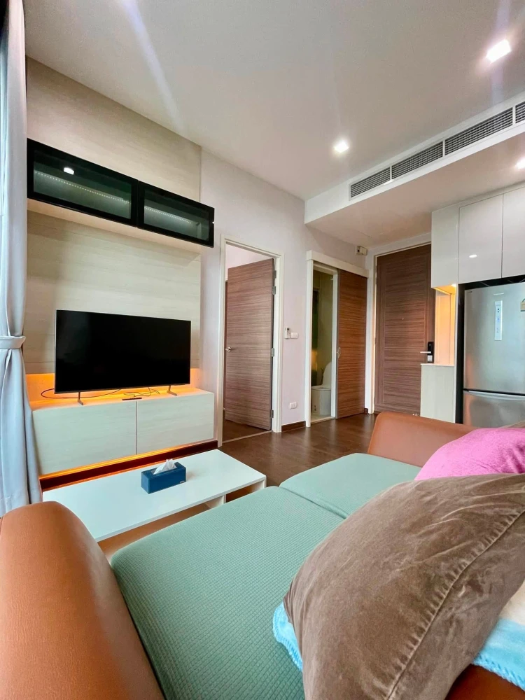 ให้เช่า คอนโดQ Asoke  ห้องมุมขนาด 48 ตร.ม. 2 ห้องนอน ชั้น 21  ทิศใต้ วิวสระว่ายน้ำ สะดวกครบจบที่เดียว