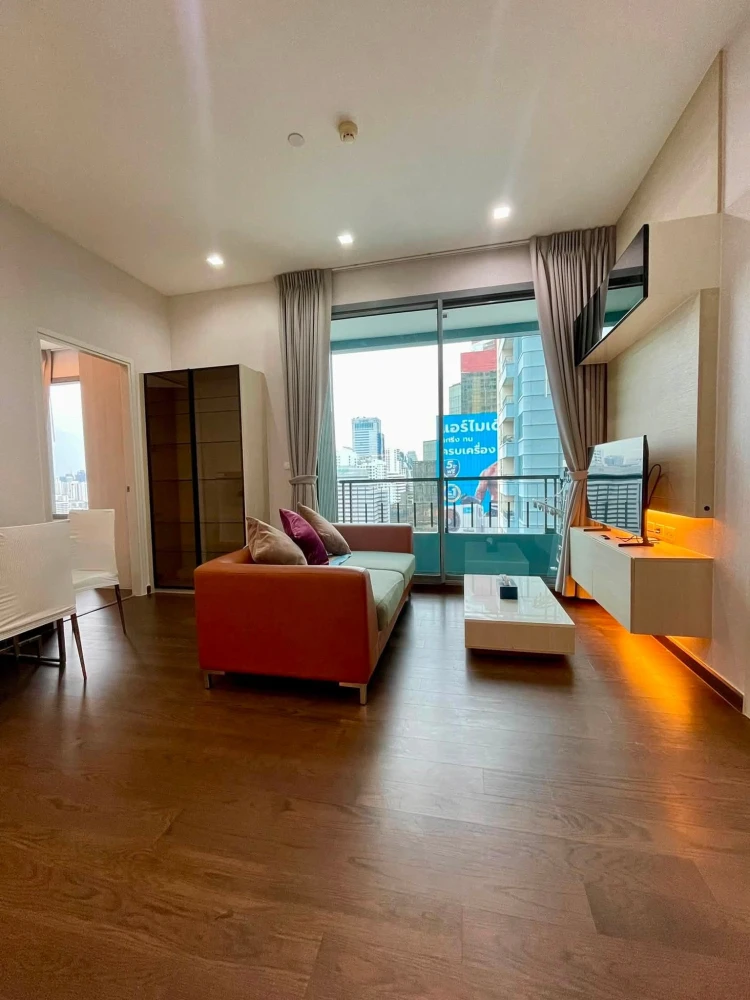 ให้เช่า คอนโดQ Asoke  ห้องมุมขนาด 48 ตร.ม. 2 ห้องนอน ชั้น 21  ทิศใต้ วิวสระว่ายน้ำ สะดวกครบจบที่เดียว