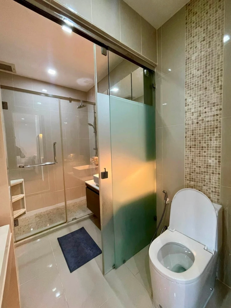 ให้เช่า คอนโดQ Asoke  ห้องมุมขนาด 48 ตร.ม. 2 ห้องนอน ชั้น 21  ทิศใต้ วิวสระว่ายน้ำ สะดวกครบจบที่เดียว