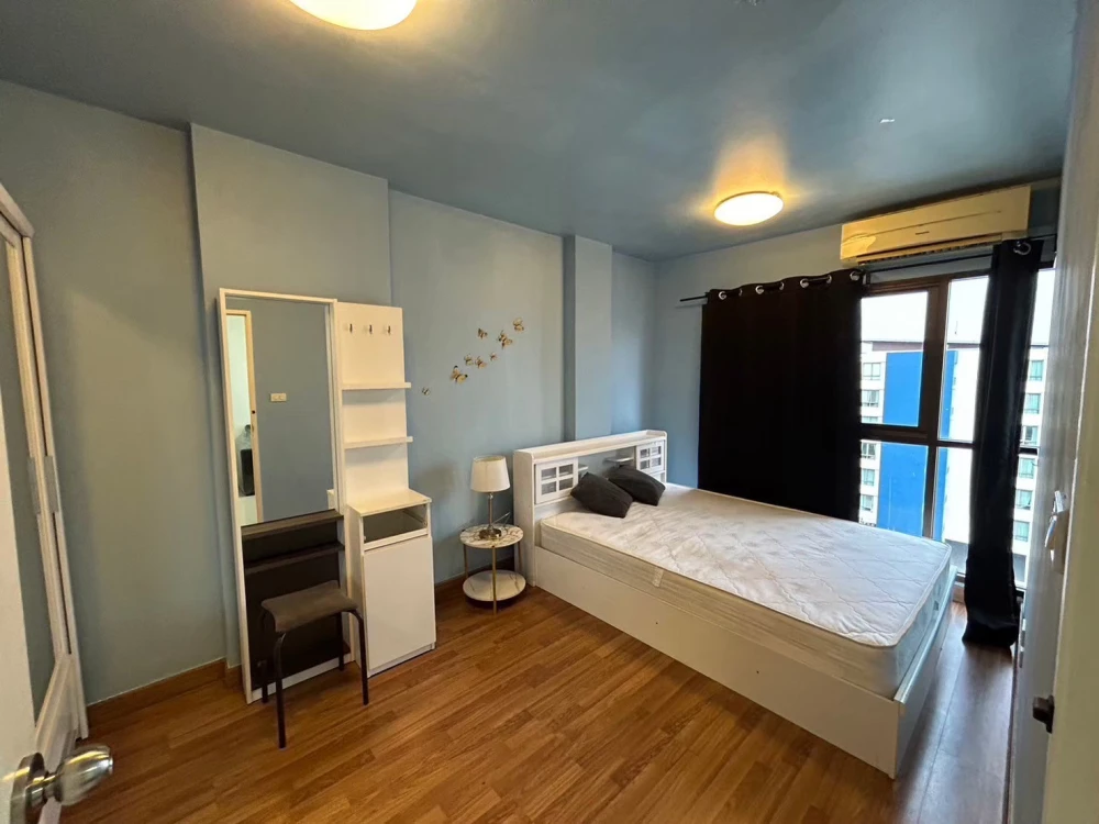 ให้เช่า ซัมเมอร์ การ์เดนท์ 1 ห้องนอน พื้นที่ใช้สอยเยอะ โซฟาตัวใหญ่น่านั่งสุดๆ รีบจองให้ไวเลย