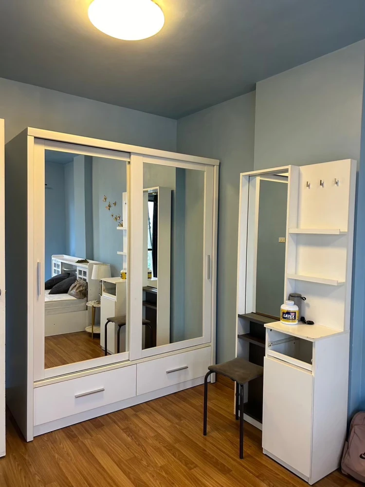 ให้เช่า ซัมเมอร์ การ์เดนท์ 1 ห้องนอน พื้นที่ใช้สอยเยอะ โซฟาตัวใหญ่น่านั่งสุดๆ รีบจองให้ไวเลย