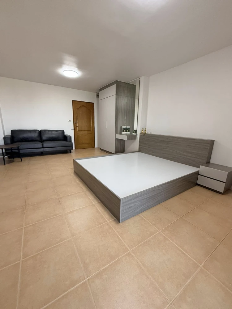 ให้เช่า ฌ็องเซลิเซ่ ติวานนท์  ชั้น 6 วิวระเบียงไม่ชนกับใคร ลมดี ไม่ร้อน พลาดแล้วจะเสียใจ