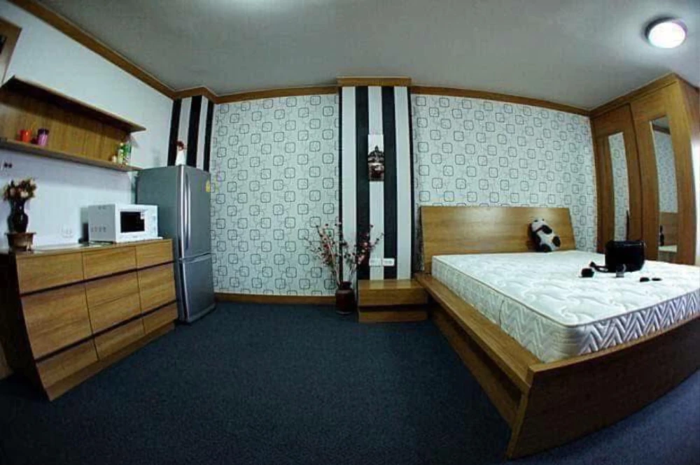 ให้เช่า ฌ็องเซลิเซ่ ติวานนท์ ตึก K ชั้น 5 ขนาด 33 ตรม ติดวอลเปเปอร์อย่างดี พร้อมเฟอร์เริ่ดๆ รีบคว้าไว้เลย