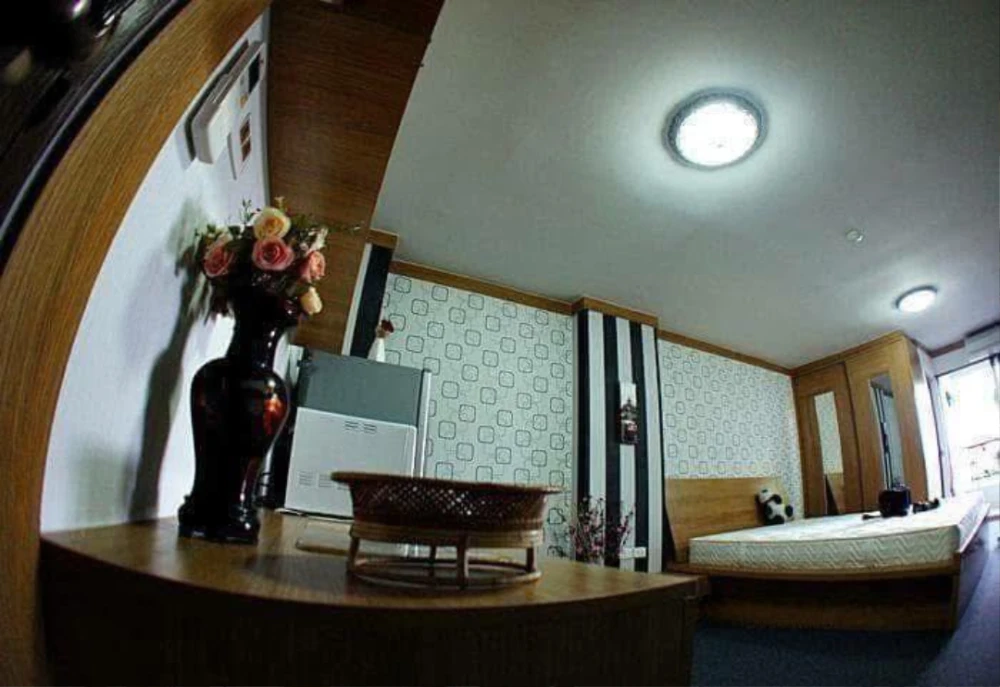 ให้เช่า ฌ็องเซลิเซ่ ติวานนท์ ตึก K ชั้น 5 ขนาด 33 ตรม ติดวอลเปเปอร์อย่างดี พร้อมเฟอร์เริ่ดๆ รีบคว้าไว้เลย