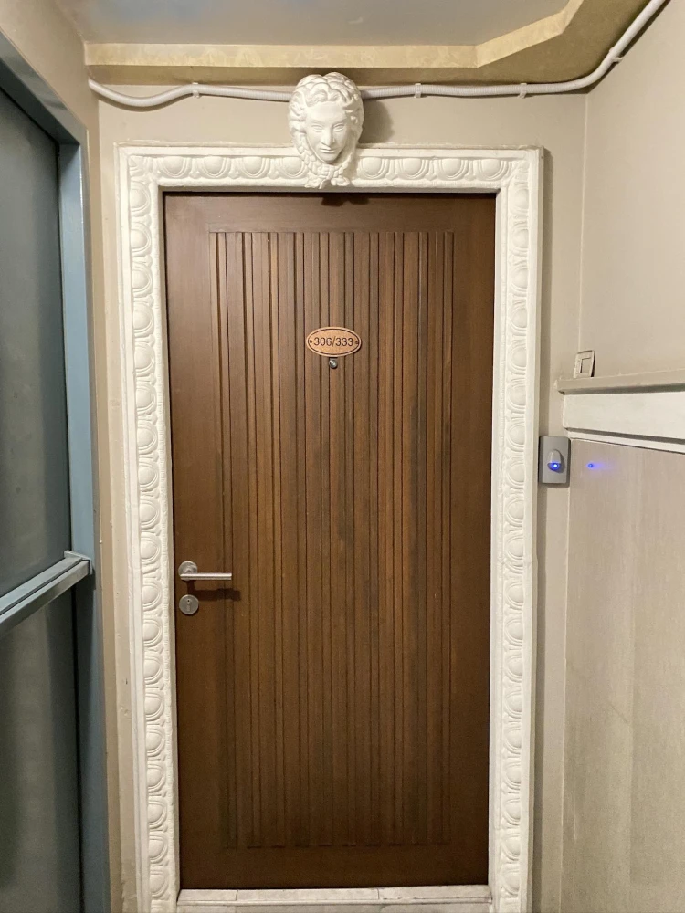 ให้เช่า ฌ็องเซลิเซ่ ติวานนท์ ห้องริมสุด เป็นส่วนตัว เงียบสงบ แสงดี อากาศถ่ายเท ห้องมีระเบียงทำหลังคากันแดดกันฝนเรียบร้อย ต้องจัดแล้ว