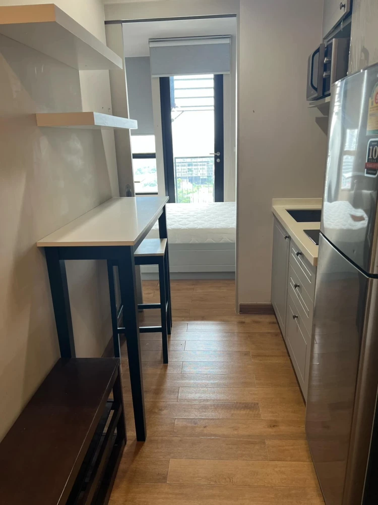 ให้เช่า ดิ เอดิเตอร์ ห้องพร้อมอยู่ เฟอร์พร้อม หิ้วกระเป๋ามาได้เลย!!