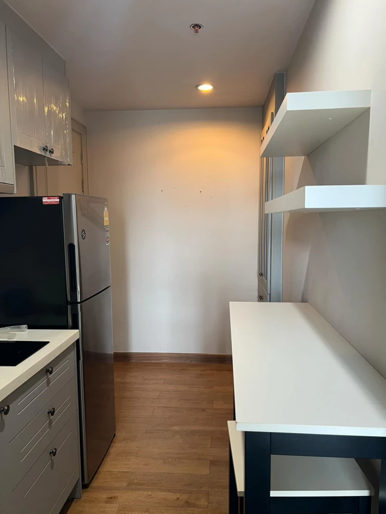 ให้เช่า ดิ เอดิเตอร์ ห้องพร้อมอยู่ เฟอร์พร้อม หิ้วกระเป๋ามาได้เลย!!