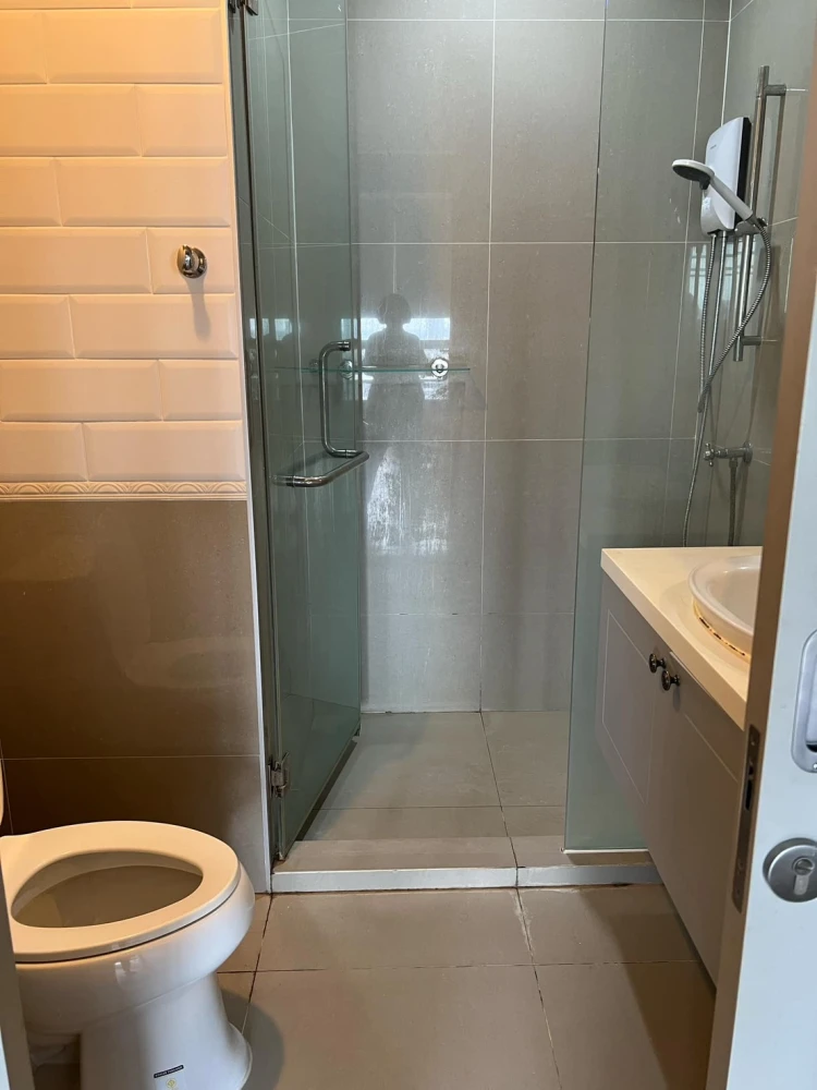 ให้เช่า ดิ เอดิเตอร์ ห้องพร้อมอยู่ เฟอร์พร้อม หิ้วกระเป๋ามาได้เลย!!