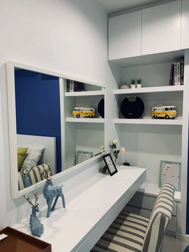 ให้เช่า ด่วน!! คอนโด สุขุมวิท ลิฟวิ่ง ทาวน์ ติดถนนอโศก จัดเต็มเฟอร์นิเจอร์ รีบจองเลย!!