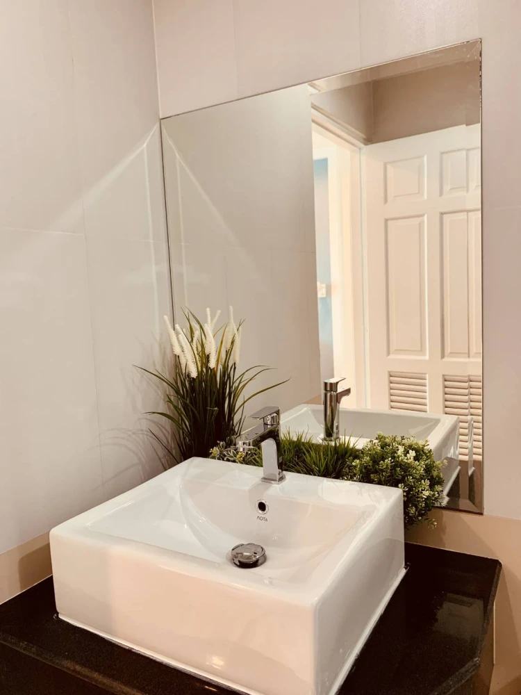 ให้เช่า ด่วน!! คอนโด สุขุมวิท ลิฟวิ่ง ทาวน์ ติดถนนอโศก จัดเต็มเฟอร์นิเจอร์ รีบจองเลย!!