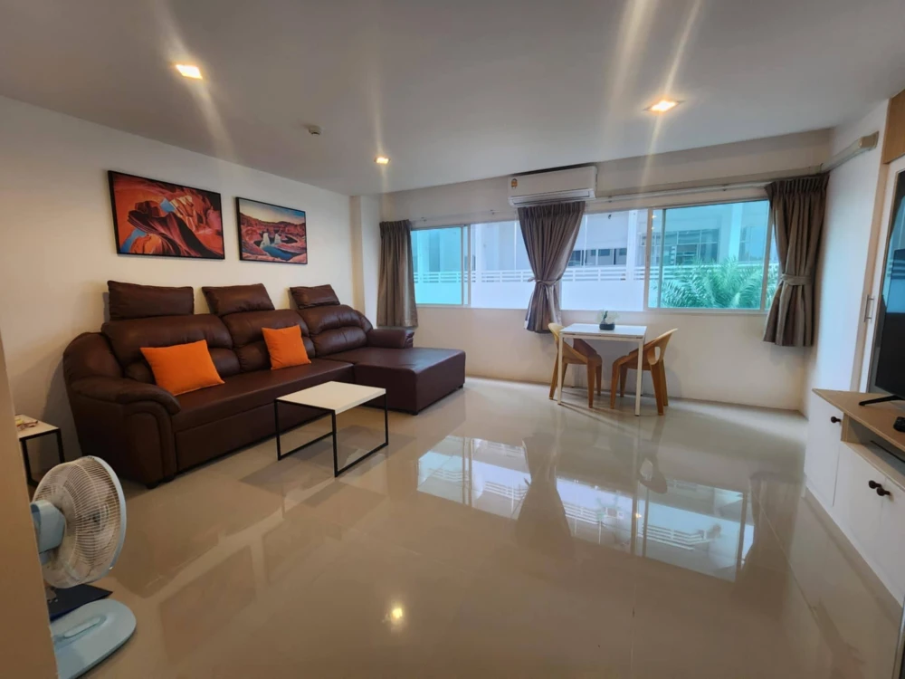 ให้เช่า ทรีโอเจมส์ คอนโด (จอมเทียน) พื้นที่กว้างขวาง เฟอร์นิเจอร์ครบครัน หิ้วกระเป๋าเข้าอยู่ได้เลย