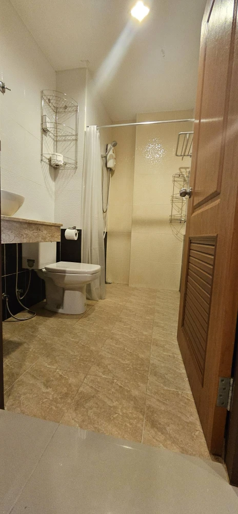 ให้เช่า ทรีโอเจมส์ คอนโด (จอมเทียน) พื้นที่กว้างขวาง เฟอร์นิเจอร์ครบครัน หิ้วกระเป๋าเข้าอยู่ได้เลย