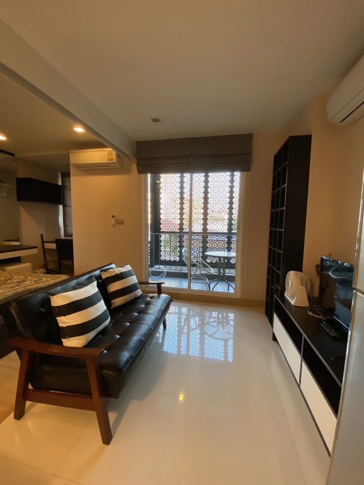 ให้เช่า!! ทรี คอนโด เอกมัย (สุขุมวิท 40) ชั้น 4 ห้องสวย เฟอร์นิเจอร์ครบ พร้อมเข้าอยู่ได้ทันที รีบจองเลย!!
