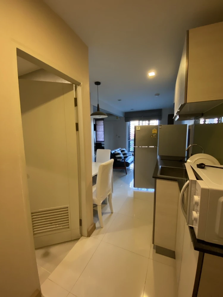 ให้เช่า!! ทรี คอนโด เอกมัย (สุขุมวิท 40) ชั้น 4 ห้องสวย เฟอร์นิเจอร์ครบ พร้อมเข้าอยู่ได้ทันที รีบจองเลย!!