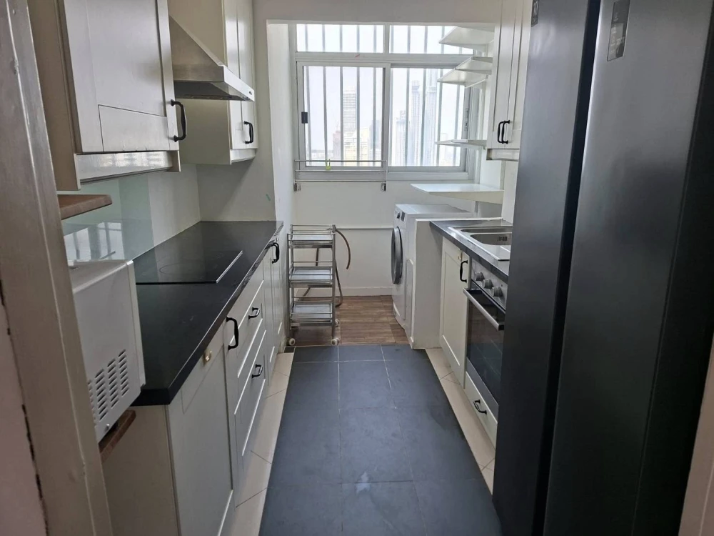 ให้เช่า ท็อป วิว ทาวเวอร์ สุขุมวิท 59 ชั้น 28 วิวสวย ห้องกว้างมาก มี 3 ห้องนอน 2 ห้องน้ำ ไม่จองไม่ได้แล้ว